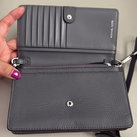 Michael Kors Gray Crossbody Wallet With Flap Closure And Back Pocket - Picture 7 of 13